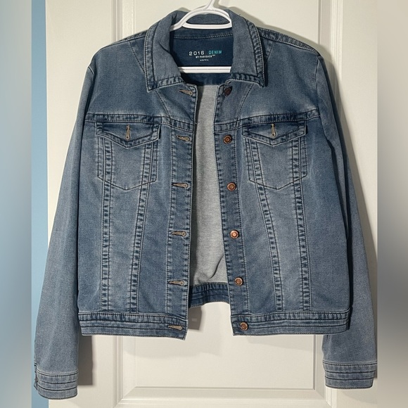 Jean jacket - Picture 1 of 5